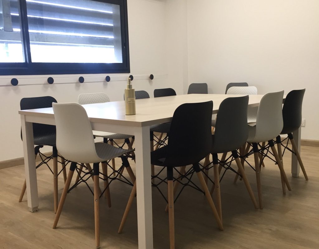 Petite salle de réunion – The GreenHouse Coworking Petite salle de réunion - The GreenHouse Coworking